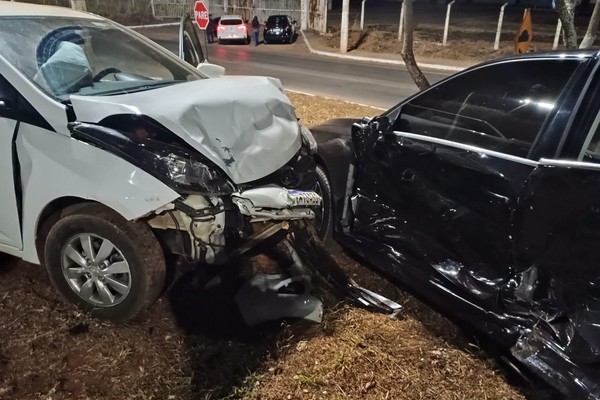 Samu é acionado para socorrer motorista que ficou ferida em acidente na avenida J.K