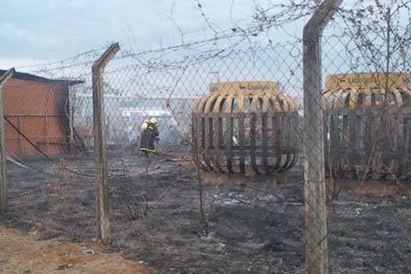 Queimada atinge galpão e deixa um rastro de destruição no bairro Planalto