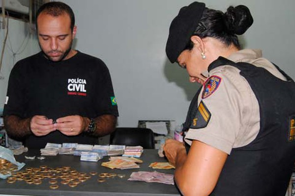 PM presencia tráfico de drogas e prende jovem com grande quantia em dinheiro