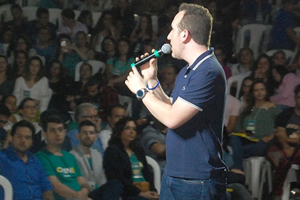 Autor de seis livros, Christian Barbosa ensina a realizar boas ideias na 2ª noite do Comine