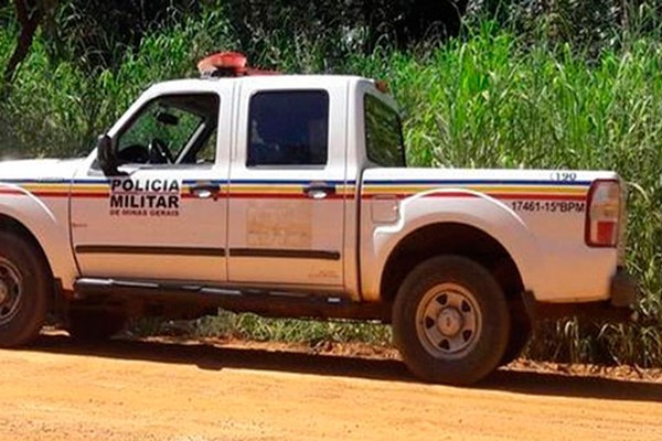 Dupla armada invade fazenda e rouba dinheiro em Presidente Olegário