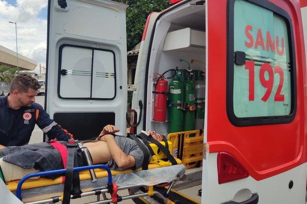 Motociclista fica bastante ferido após avanço de parada obrigatória em Patos de Minas