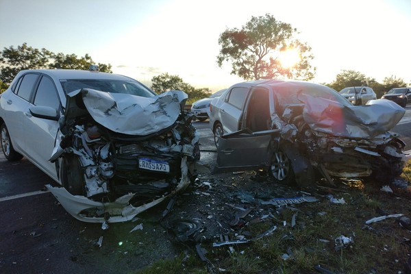 Garotinho morre e três pessoas ficam feridas em batida frontal na BR 352