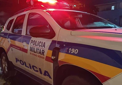 Bandidos armados e encapuzados rendem moradores em Patos de Minas e levam carro e pertences