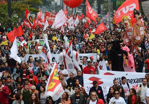 Isenção do IR é vitória dos trabalhadores, dizem centrais sindicais