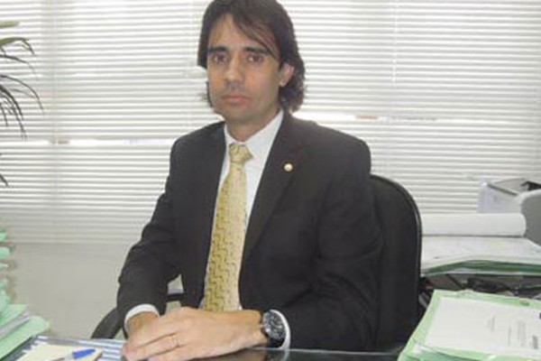 MP questiona mudança na lei que ampliou contrato de servidores da Prefeitura