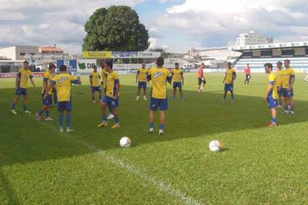 Luiz Eduardo inicia a preparação da URT para partida contra o Atlético