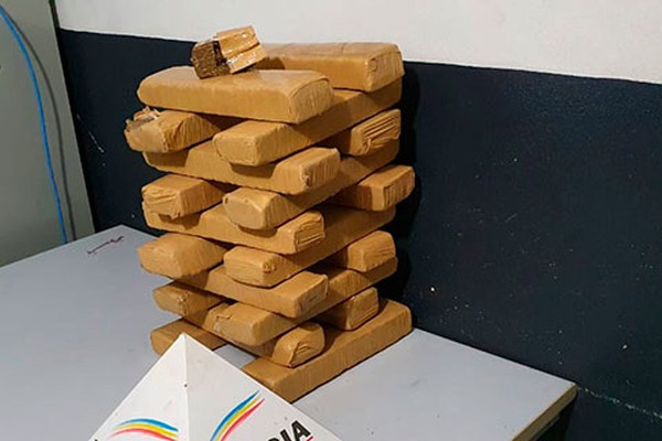 Polícia Militar intercepta carregamento com 20 kg de maconha que chegava a Patos de Minas