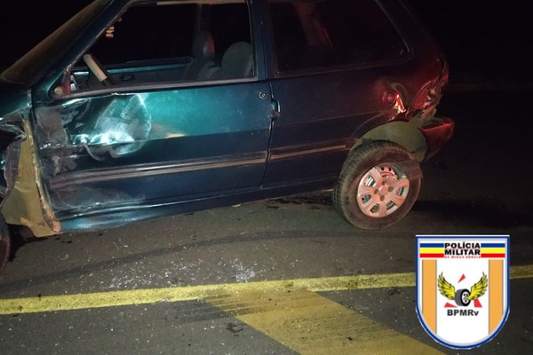 Motorista abandona veículo após tentar retorno e causar acidente com bitrem na BR 352