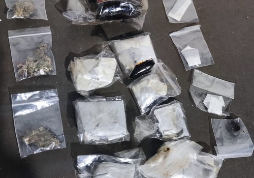 Polícia Militar apreende porções de maconha e haxixe em residência no Alto do Limoeiro