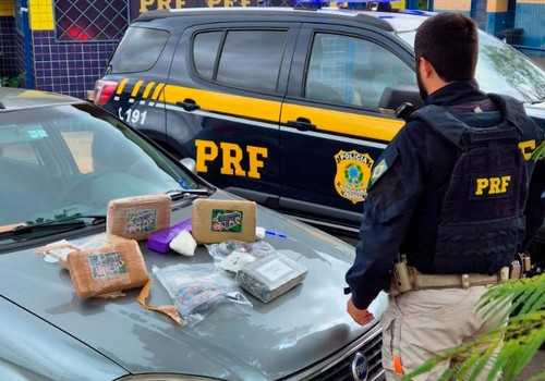 Homem corre pela BR 365 após ser flagrado com carregamento de drogas, mas acaba preso pela PRF