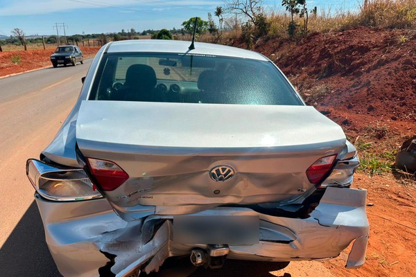 Motorista fica ferido em acidente envolvendo três veículos em estrada de Patos de Minas