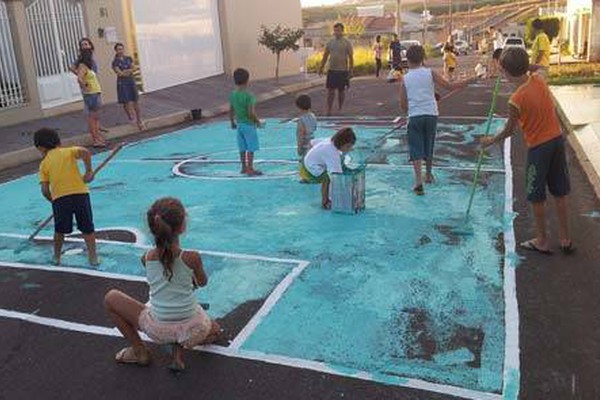 Decoração para a Copa do Mundo reúne vizinhos e garante a diversão da criançada