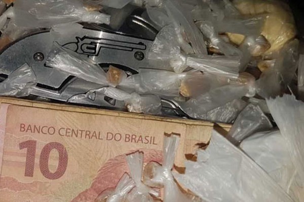 Jovem é preso com quase 200 pedras de crack, maconha, cocaína e balança de precisão em Patrocínio