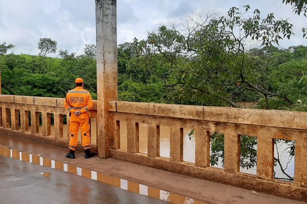 Defesa Civil emite alerta de grandes volumes de chuva na região e monitora situação