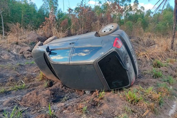 Acidente em ultrapassagem na MG 190 deixa duas crianças e dois jovens feridos em Monte Carmelo