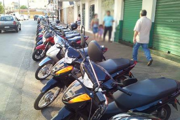 Câmeras voltam a flagrar a ação de ladrões no centro de Patos de Minas