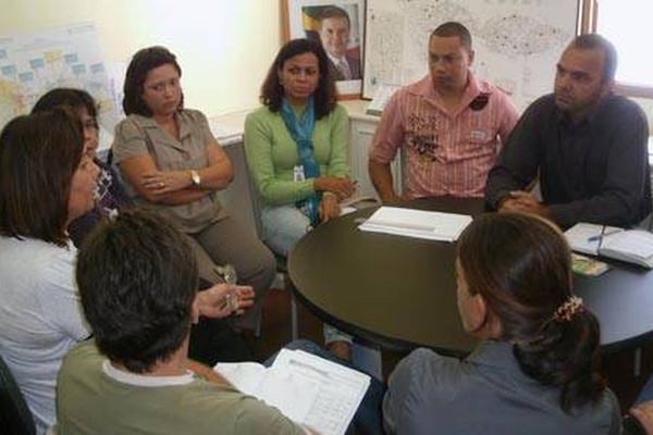 Vereador reúne moradores e a secretária de saúde em busca de melhoria no atendimento