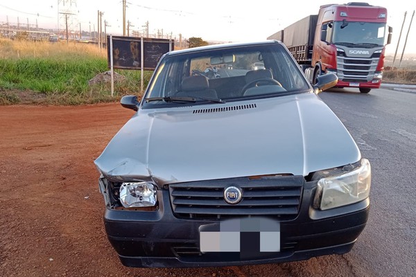 Motorista fica ferido na MGC 354 ao tentar convergir e ser atingido por outro carro em Patos de Minas