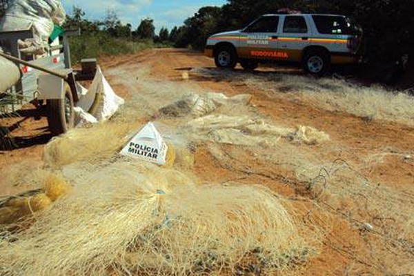 PM Ambiental apreende redes, motor de barco e peixes protegidos por lei