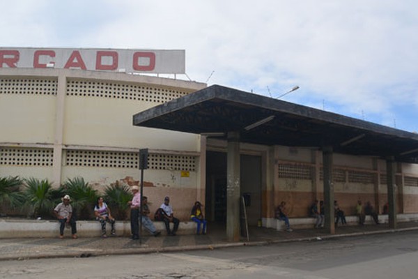 Comerciantes protocolam pedido e esperam que a Prefeitura reforme o Mercado Municipal