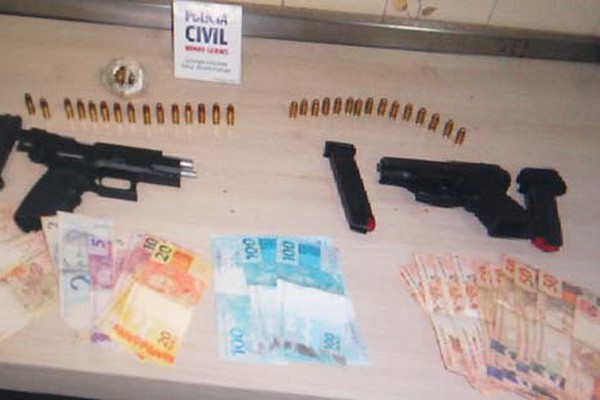 Revendedor de veículos é preso com duas pistolas e diversas munições escondidas em pick up