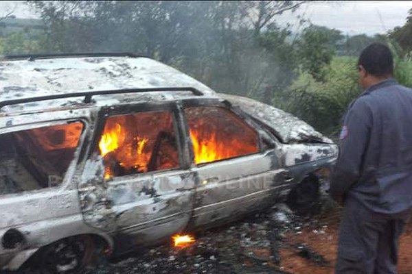 Corpo é encontrado carbonizado em veículo na rodovia de acesso a povoado em Patrocínio