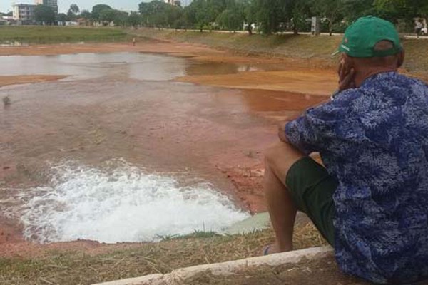 Copasa volta a mandar água para a Lagoa Grande antes mesmo da conclusão da limpeza