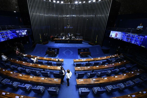 Texto que viabiliza piso da enfermagem pode ser votado semana que vem