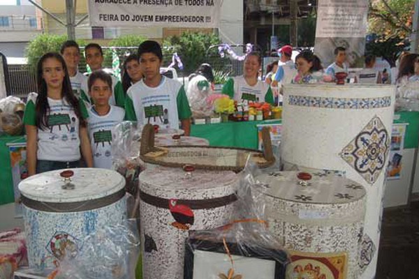 Feira de Empreendedorismo reúne na Praça do Fórum talento e criatividade de centenas de estudantes