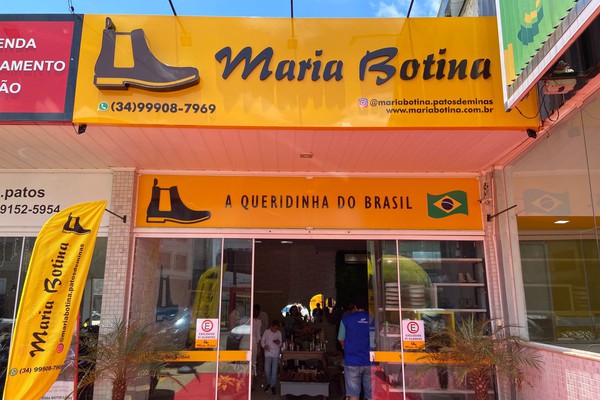 Maria Botina chega a Patos de Minas e mostra que botina é sinônimo de estilo e versatilidade!