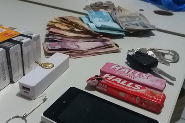 Casa de encontro é assaltada, mulheres são mantidas nuas e cinco suspeitos são presos pela PM