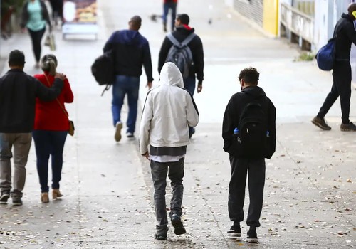 Frente fria deve derrubar temperaturas a partir desta terça-feira