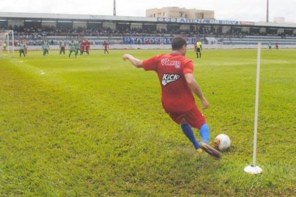 URT arrecada mais de 800 quilos de alimentos no 1º amistoso da temporada