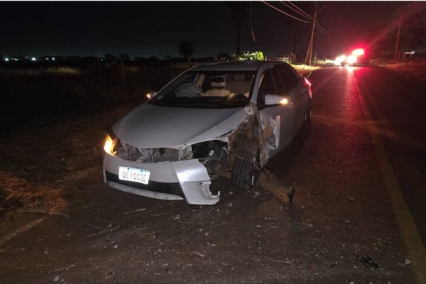 Motorista embriagada bate em poste, deixa bairros sem energia e é conduzida para a delegacia