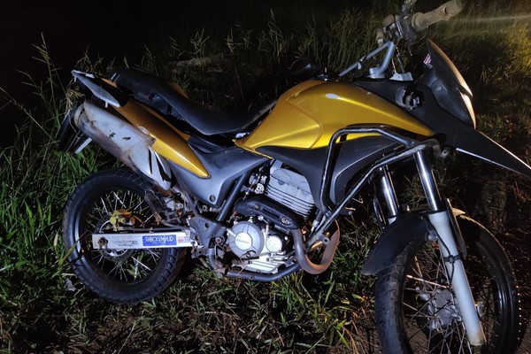 Jovem sem CNH fica ferido ao cair de moto na MGC 354 por estar com a mão no bolso