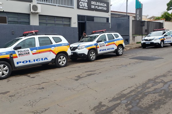 Homem tenta beijar frentistas à força e acaba preso pela Polícia Militar