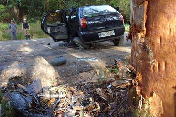 Quatro jovens ficam feridos em grave acidente perto de P.O na manhã deste feriado