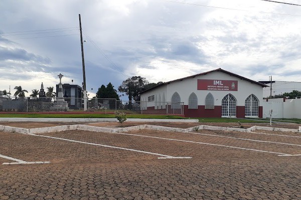 Criminosos quebram vidro de porta e furtam diversos materiais da sede do IML em Patrocínio