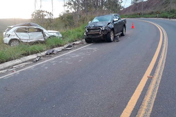 Engenheiro de 28 anos morre em grave acidente com carro e caminhonete na MGC 354