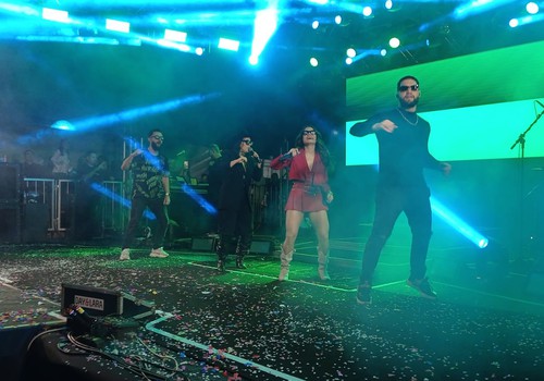 Day e Lara transformam Fenapraça em baile funk e público vibra; veja ao vivo
