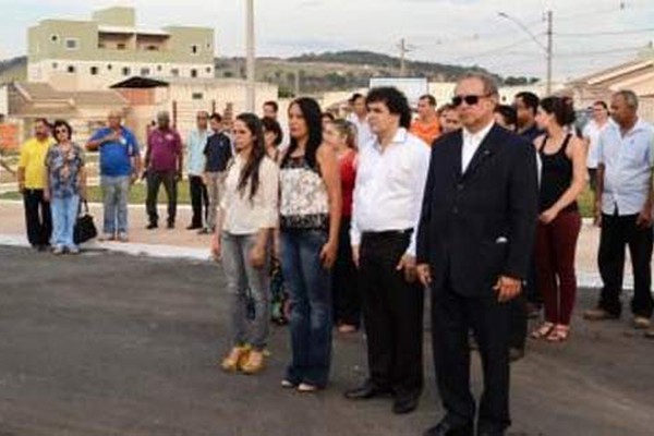 Praça Antônio Simão Basílio no bairro Jardim Panorâmico é inaugurada em clima de festa