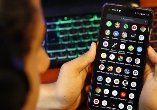 AGU pede decisão urgente contra fraudes e violência nas redes sociais