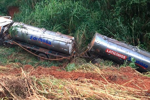 Motorista de 25 anos perde controle de caminhão tanque e cai em ribanceira na BR365