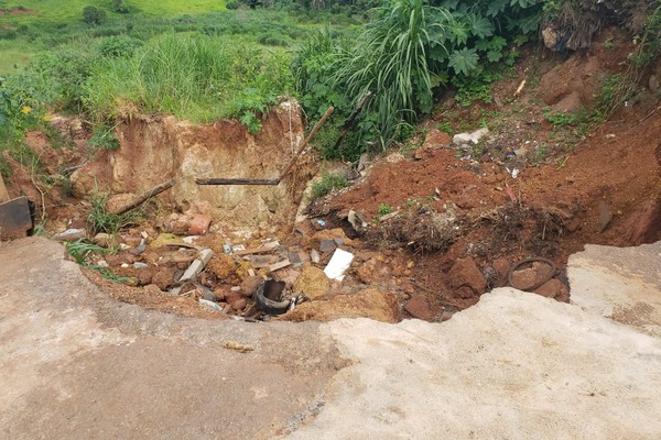 Sem obra de recuperação, cratera avança em avenida de Patos de Minas