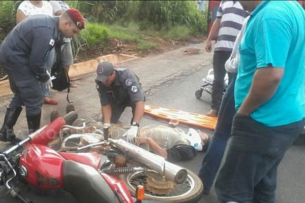 Cão provoca mais um acidente grave e motociclista tem fratura no fêmur