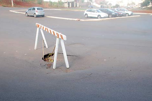 Sem ainda ser inaugurada, asfalto da Avenida Ivan Borges já apresenta problemas