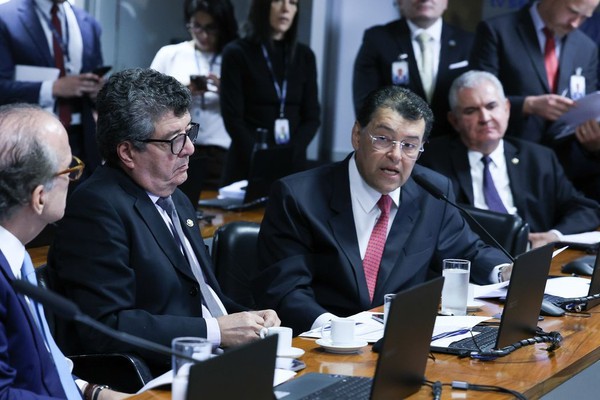 Comissão do Senado aprova aumento da taxação de fintechs e bets