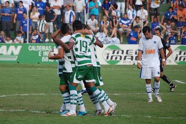 Com o estádio lotado, Cruzeiro vence o Mamoré por 2 a 1 em Patos de Minas