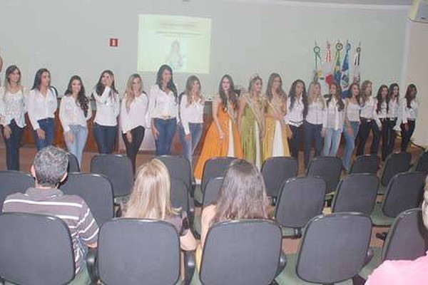 Sindicato Rural apresenta as 16 pré-candidatas a Rainha Nacional do Milho 2014